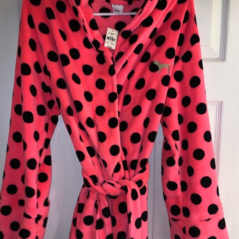 Fleece pink and black polkadot robe